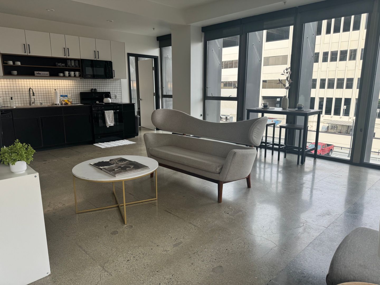 Long Beach Apartment: 100 Long Beach Blvd.