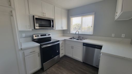 West Fifth | 2 Bed 2 Bath | Upstairs – photo 1