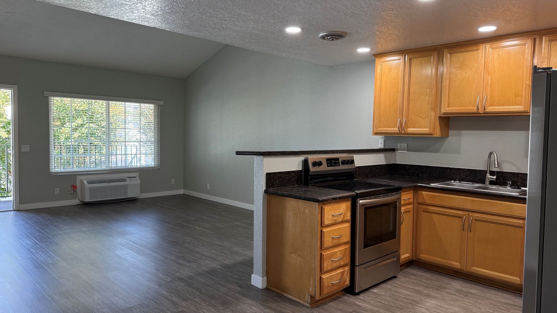 Anaheim Apartment: 2880 W. Ball Road