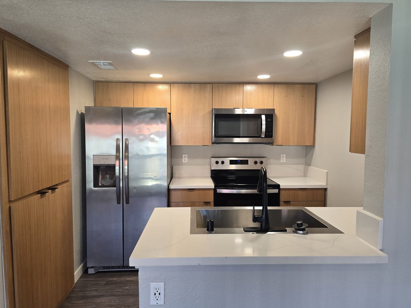 Riverside Apartment: 3957 Pierce Street