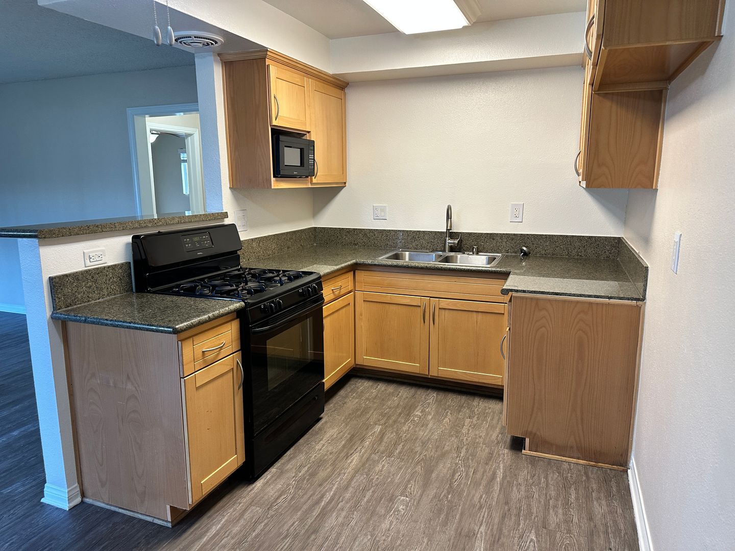 Norwalk Apartment: 12401 Studebaker Road