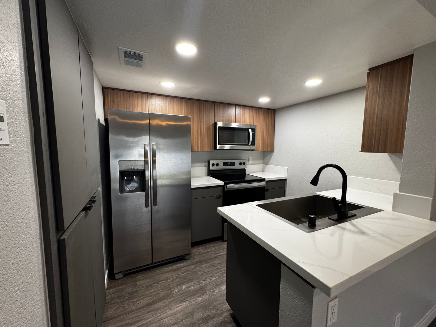 Riverside Apartment: 3957 Pierce Street