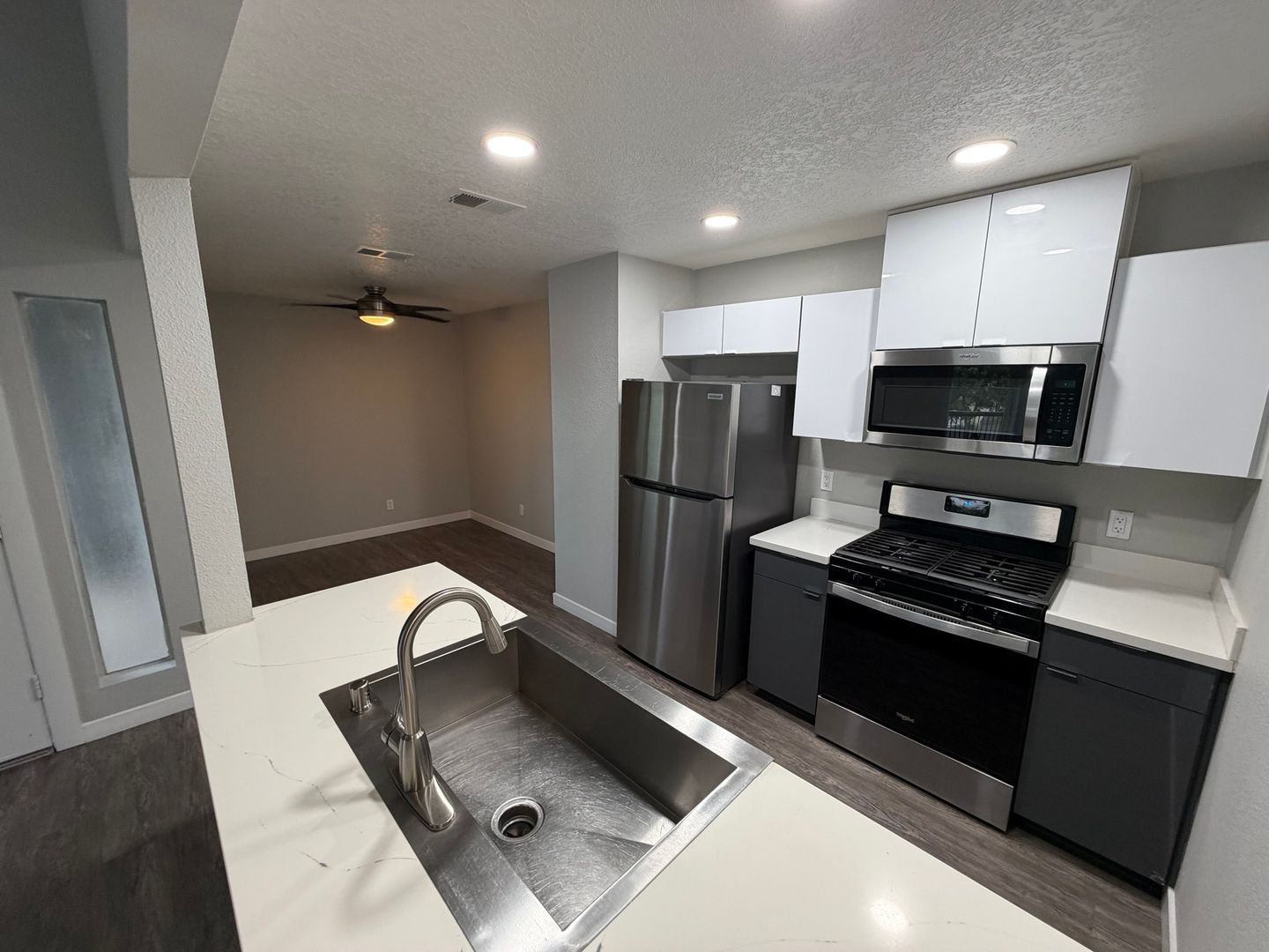 Riverside Apartment: 7600 Ambergate Place