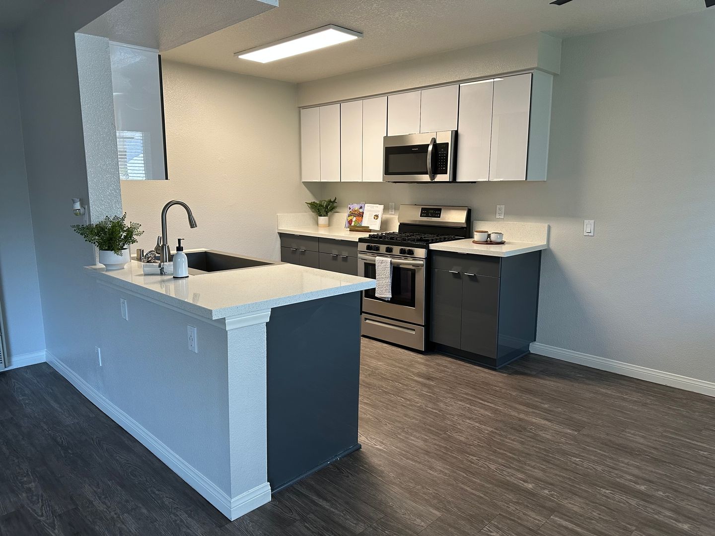 Lakewood Apartment: 5800 South Street