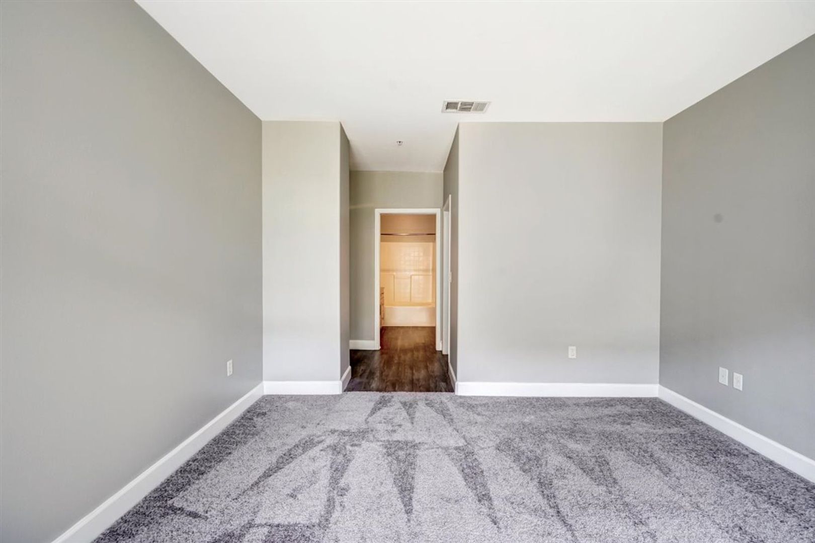 Anaheim Apartment: 2100 E. Katella Avenue