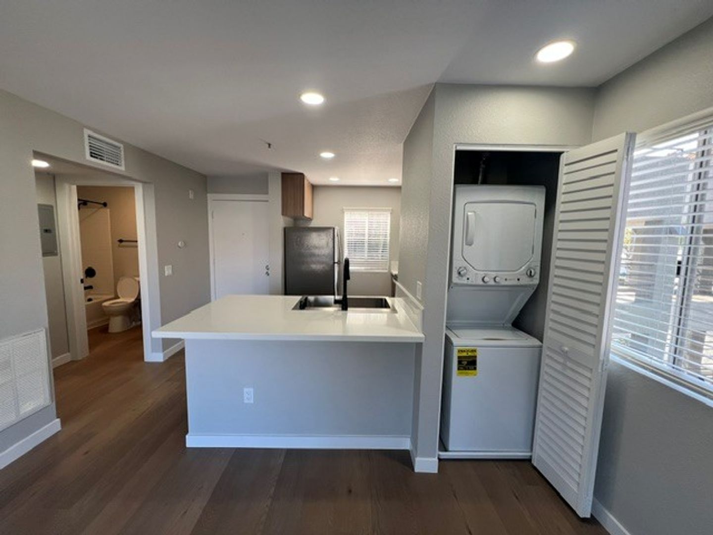 Costa Mesa Apartment: 2855 Pinecreek Drive