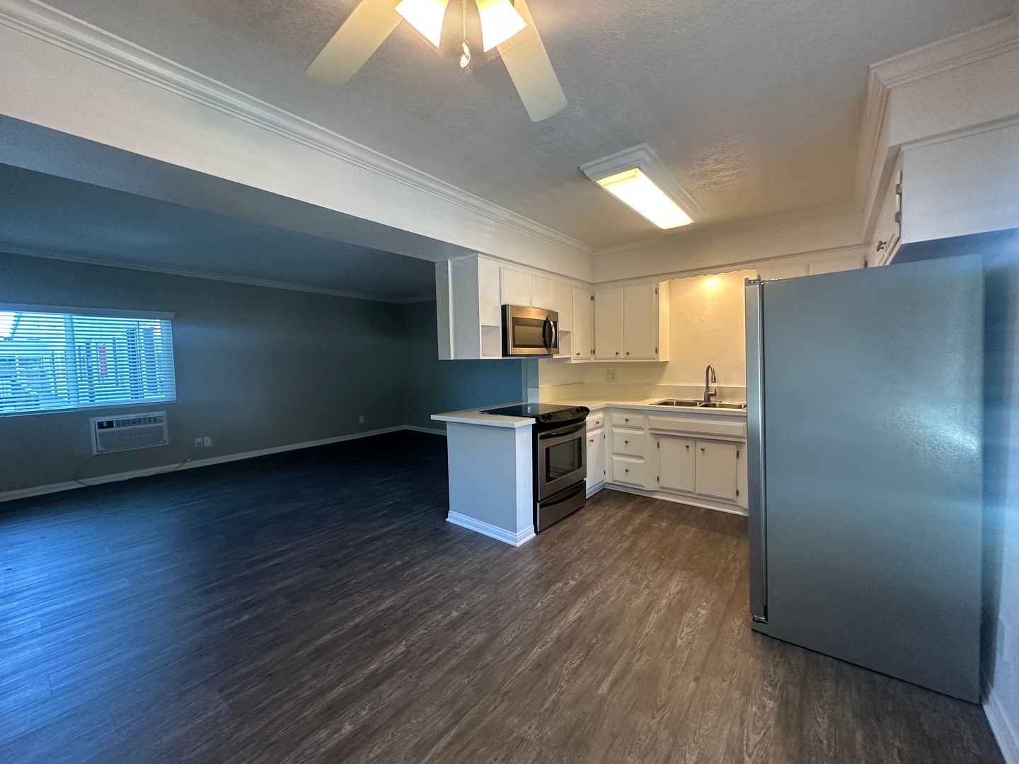 Paramount Apartment: 15940 Indiana Avenue