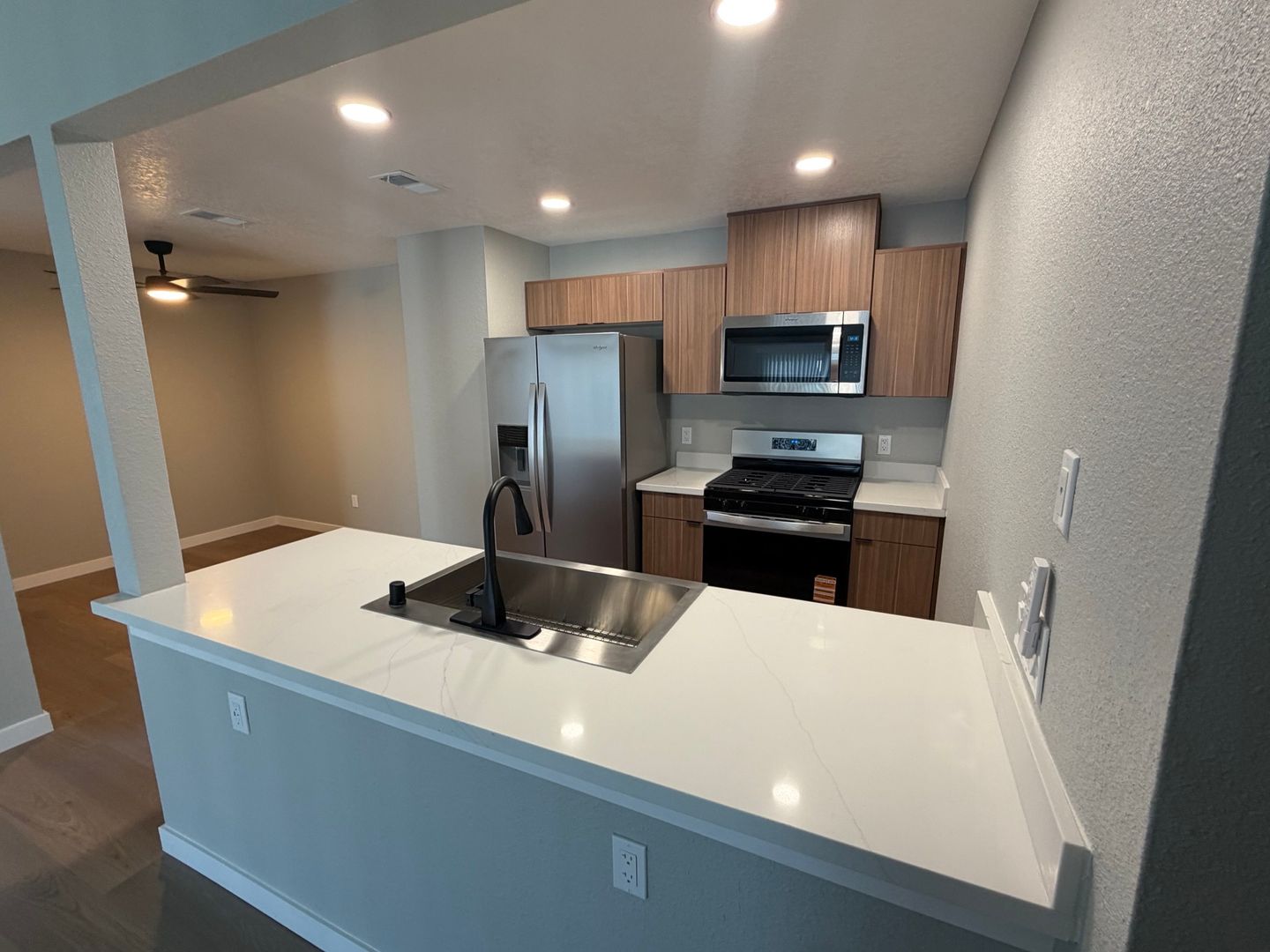 Riverside Apartment: 7600 Ambergate Place