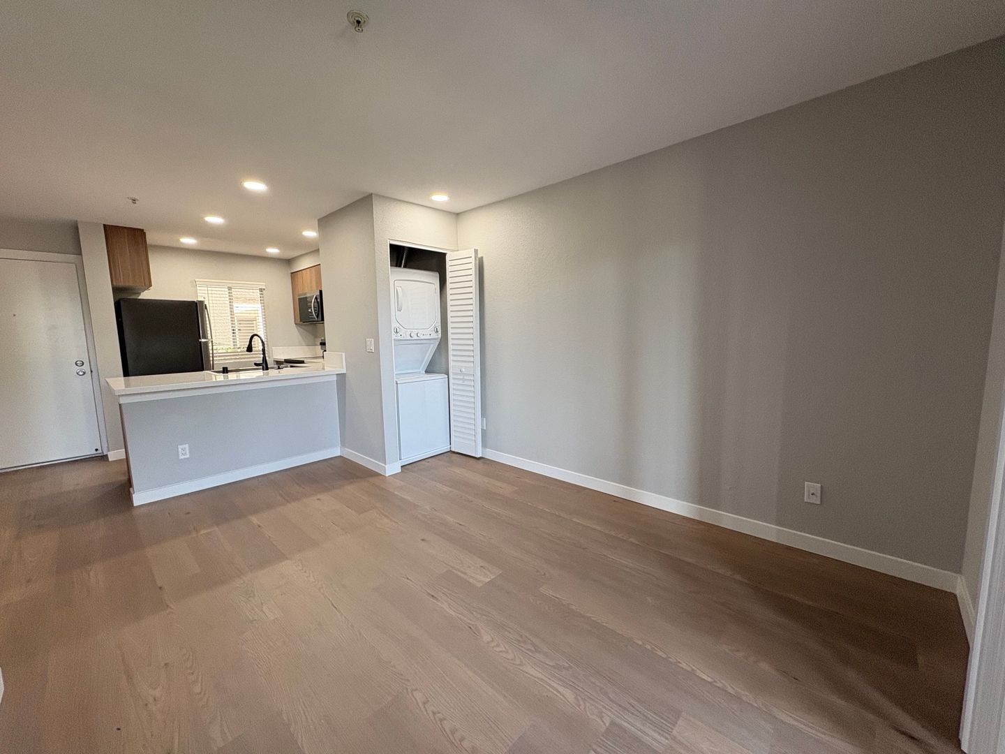 Costa Mesa Apartment: 2855 Pinecreek Drive