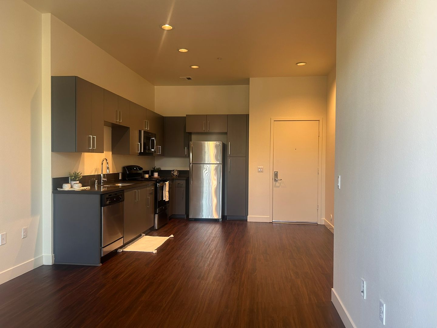 Riverside Apartment: 3050 Mission Inn Avenue