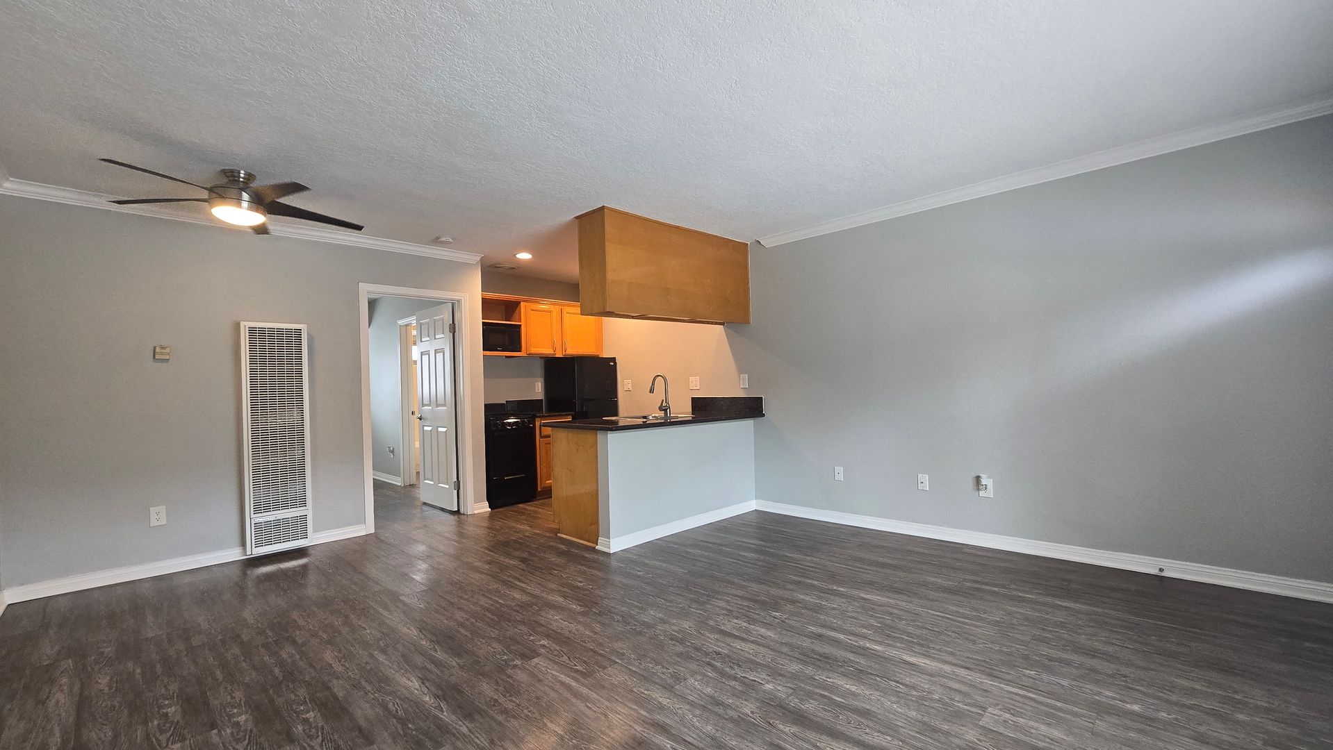 Santa Ana Apartment: 901 S. Harbor Blvd.