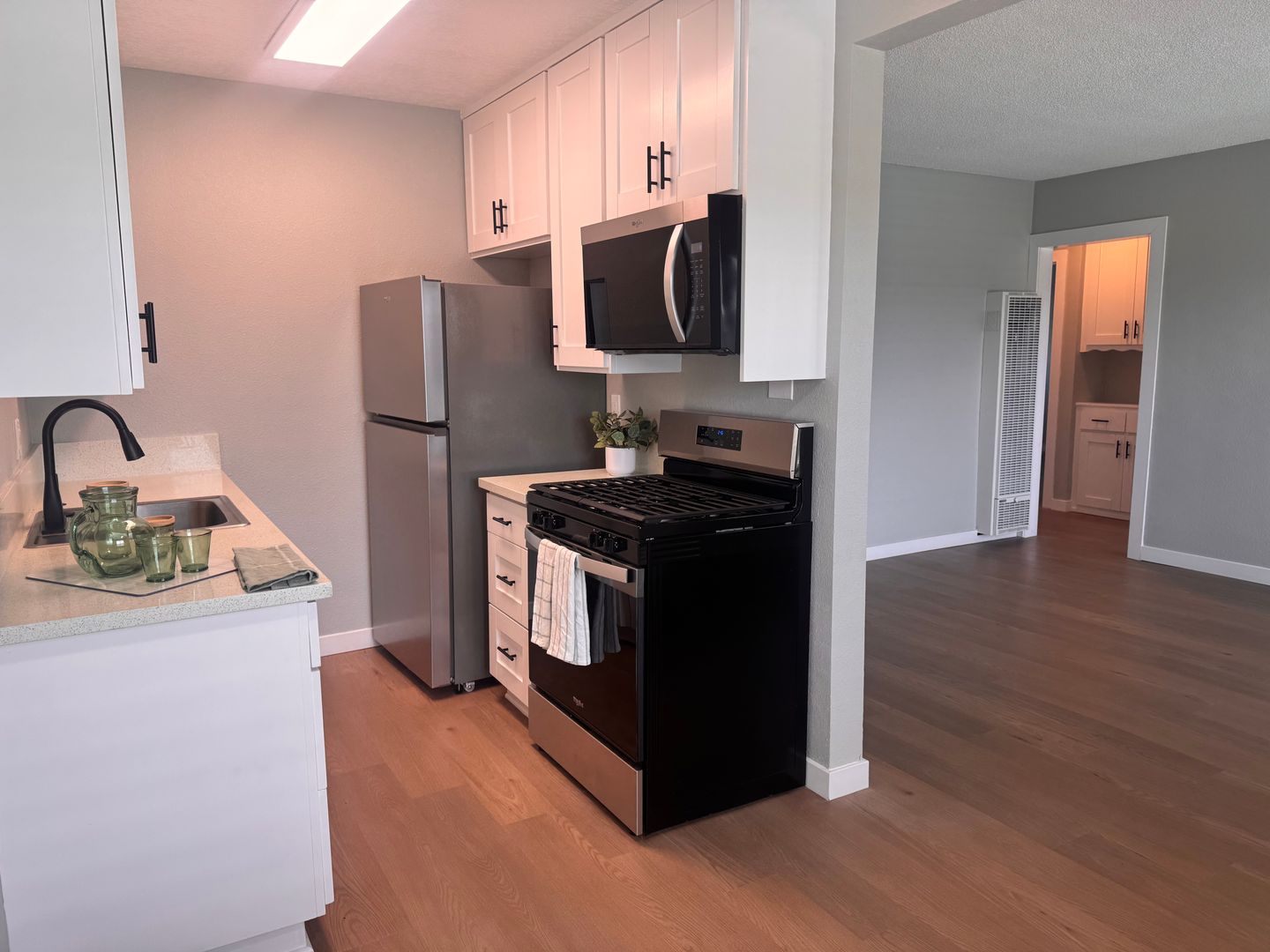 Signal Hill Apartment: 2201 E. 21st Street