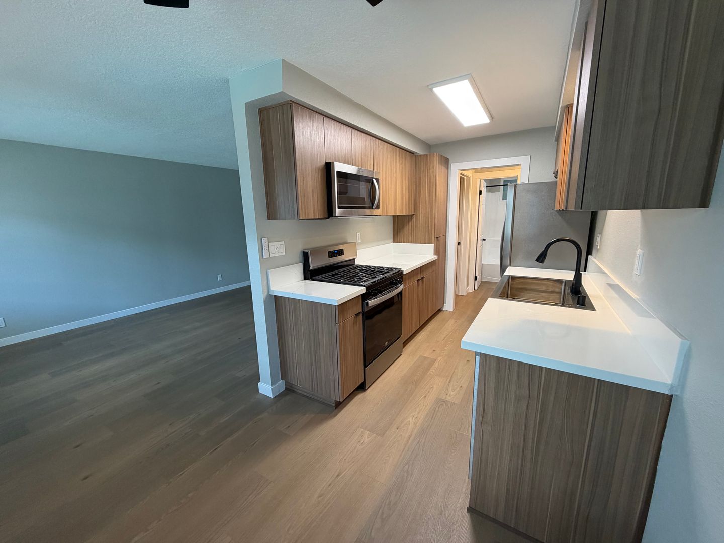 La Habra Apartment: 360 S. Idaho Street