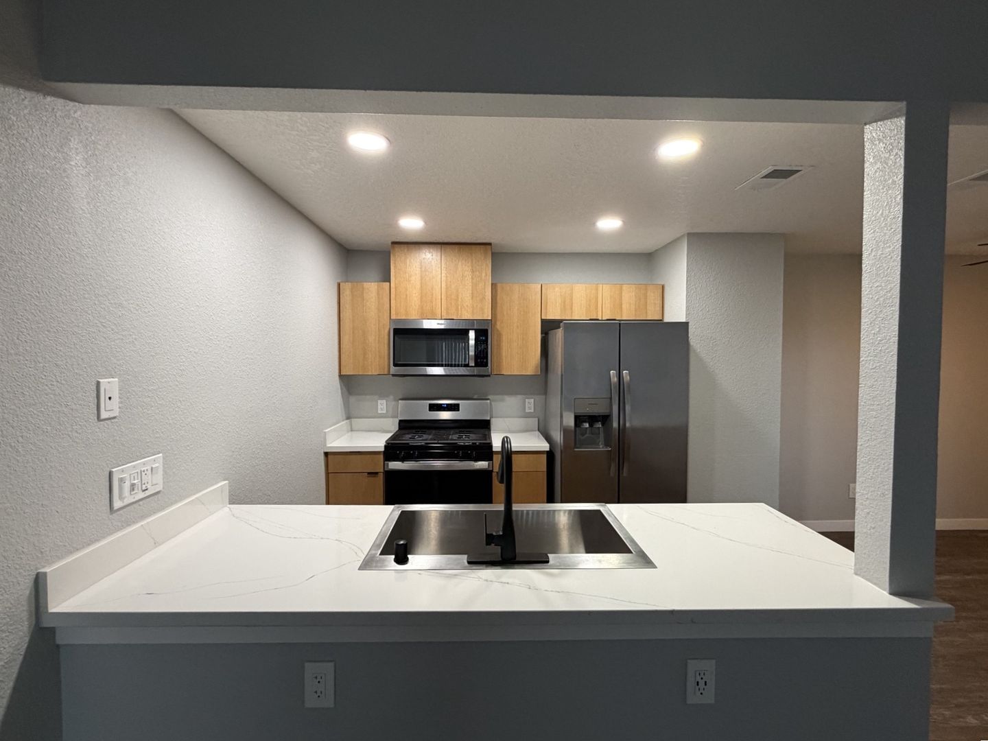 Riverside Apartment: 7600 Ambergate Place