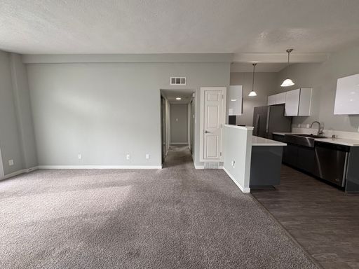 Park Del Amo | 2 Bed 1 Bath | Upstairs – photo 1