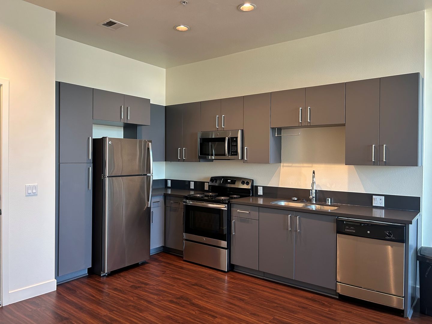 Riverside Apartment: 3050 Mission Inn Avenue