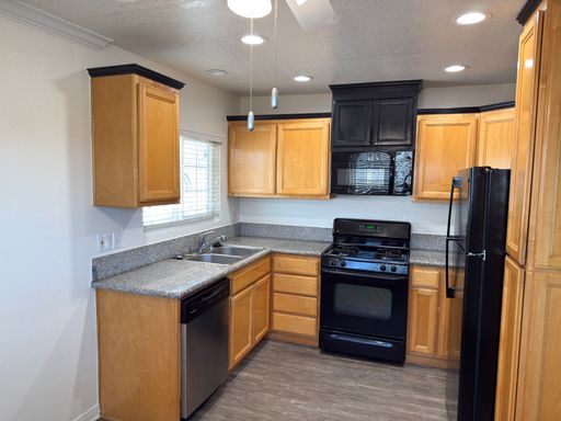 Pointe Pacific | 2 Bed 1 Bath | Upstairs