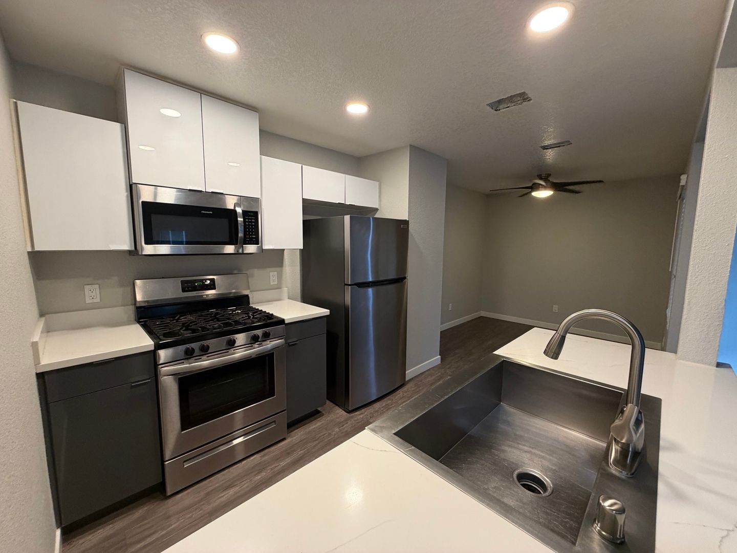 Riverside Apartment: 7600 Ambergate Place