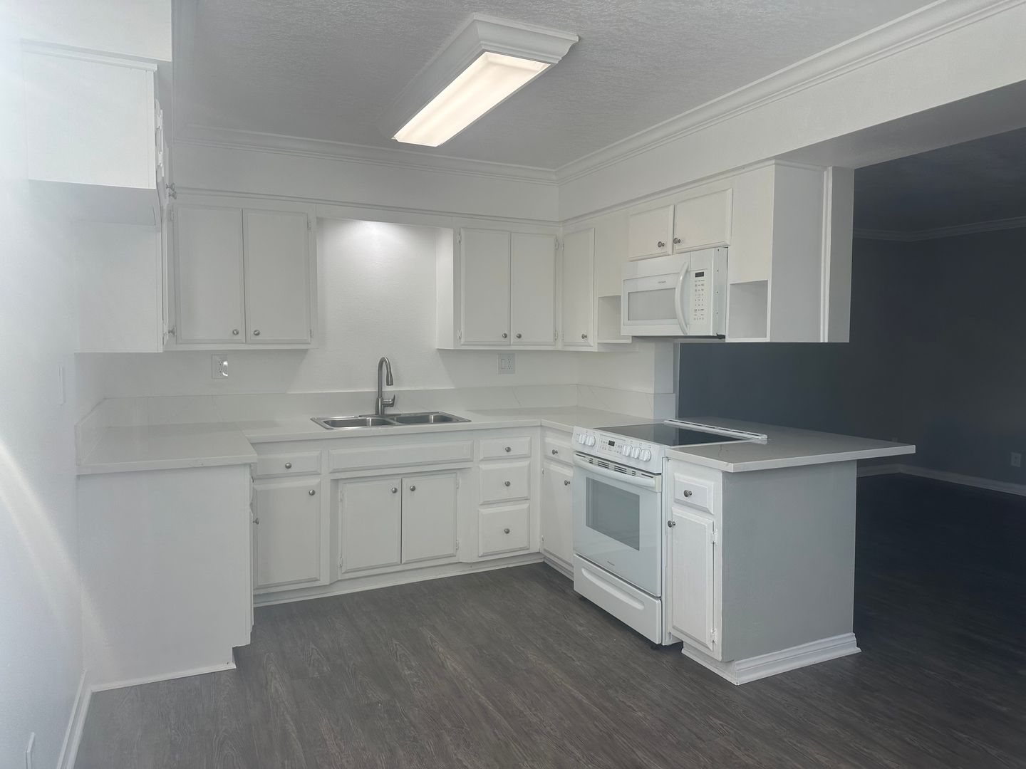 Paramount Apartment: 15940 Indiana Avenue