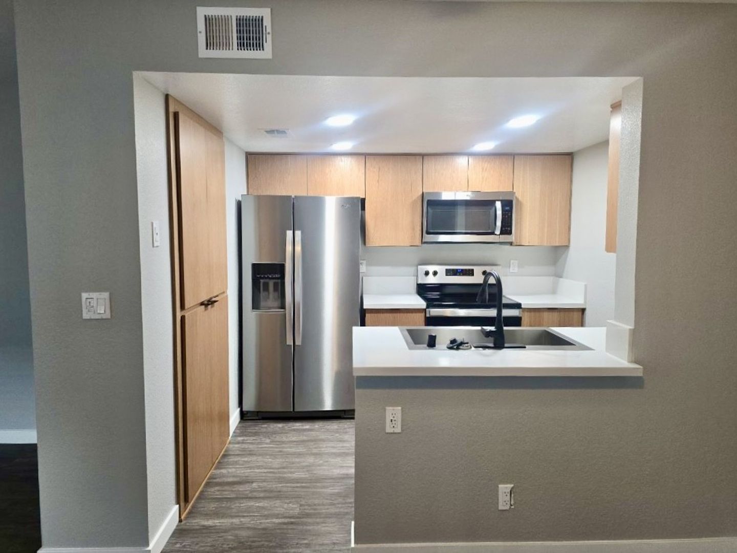 Riverside Apartment: 3957 Pierce Street