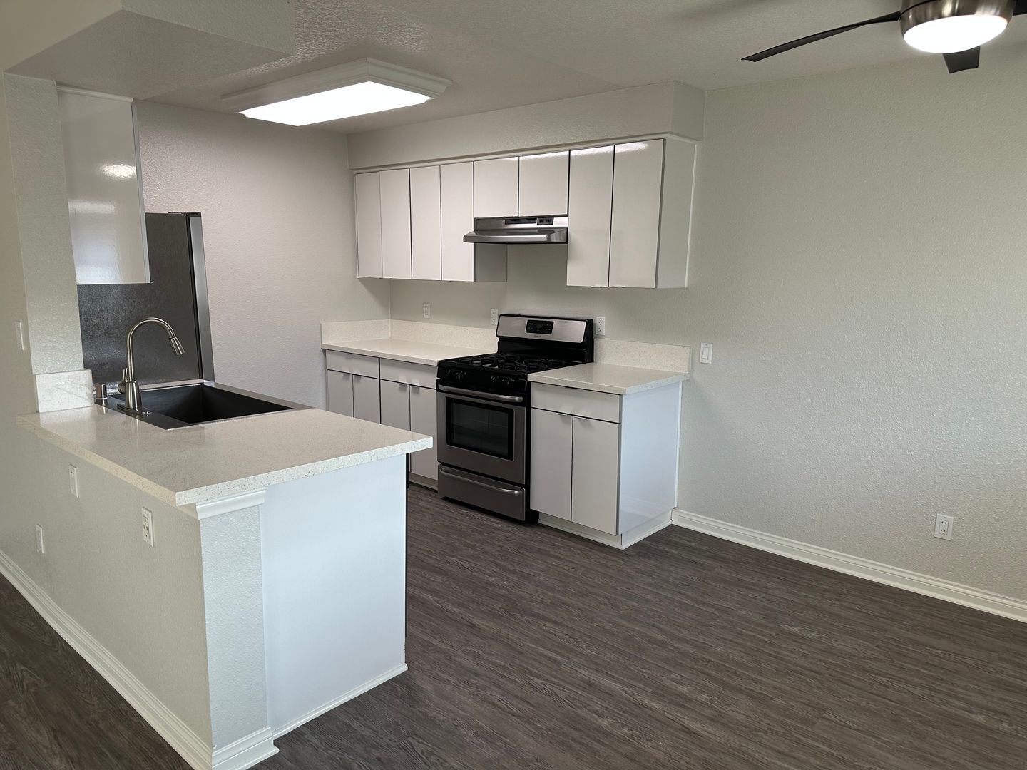 Lakewood Apartment: 5800 South Street