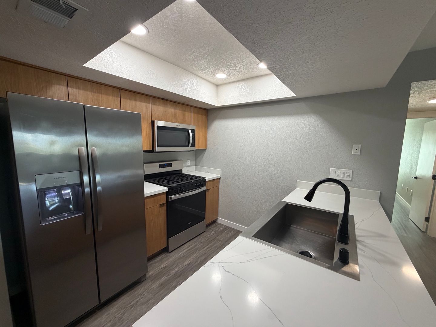 Riverside Apartment: 7600 Ambergate Place