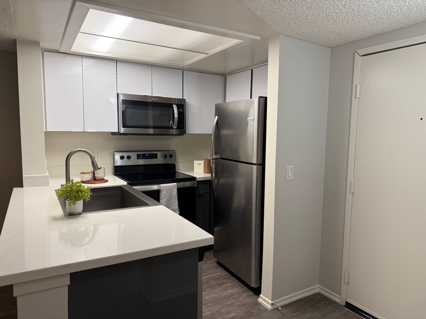 Santa Ana Apartment: 300 West 2nd Street