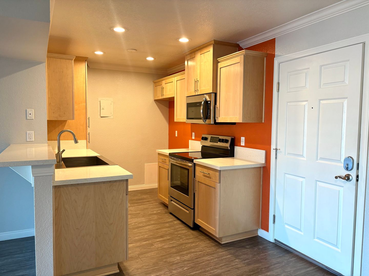 Anaheim Apartment: 2970 W. Orange Avenue