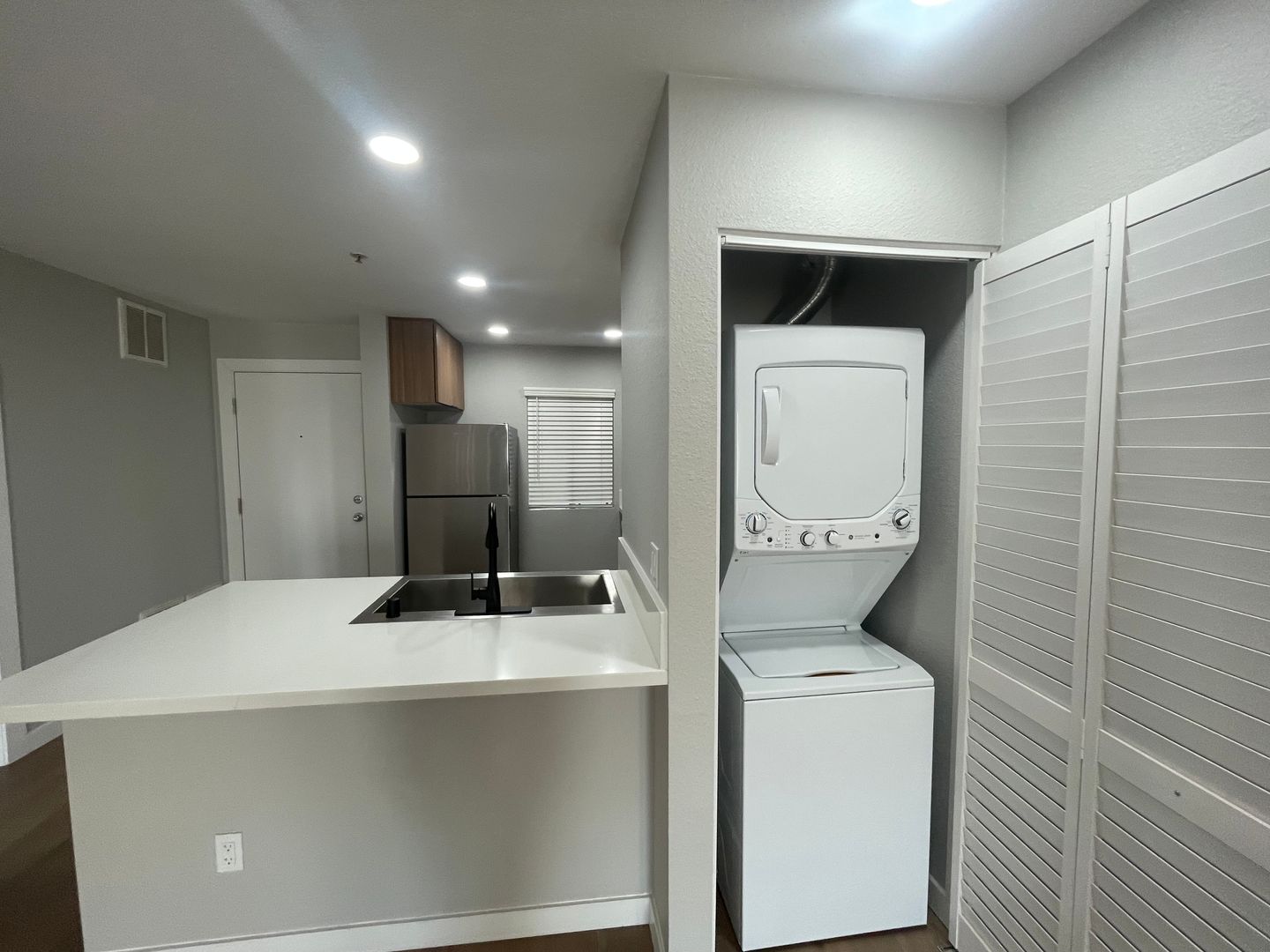 Costa Mesa Apartment: 2855 Pinecreek Drive