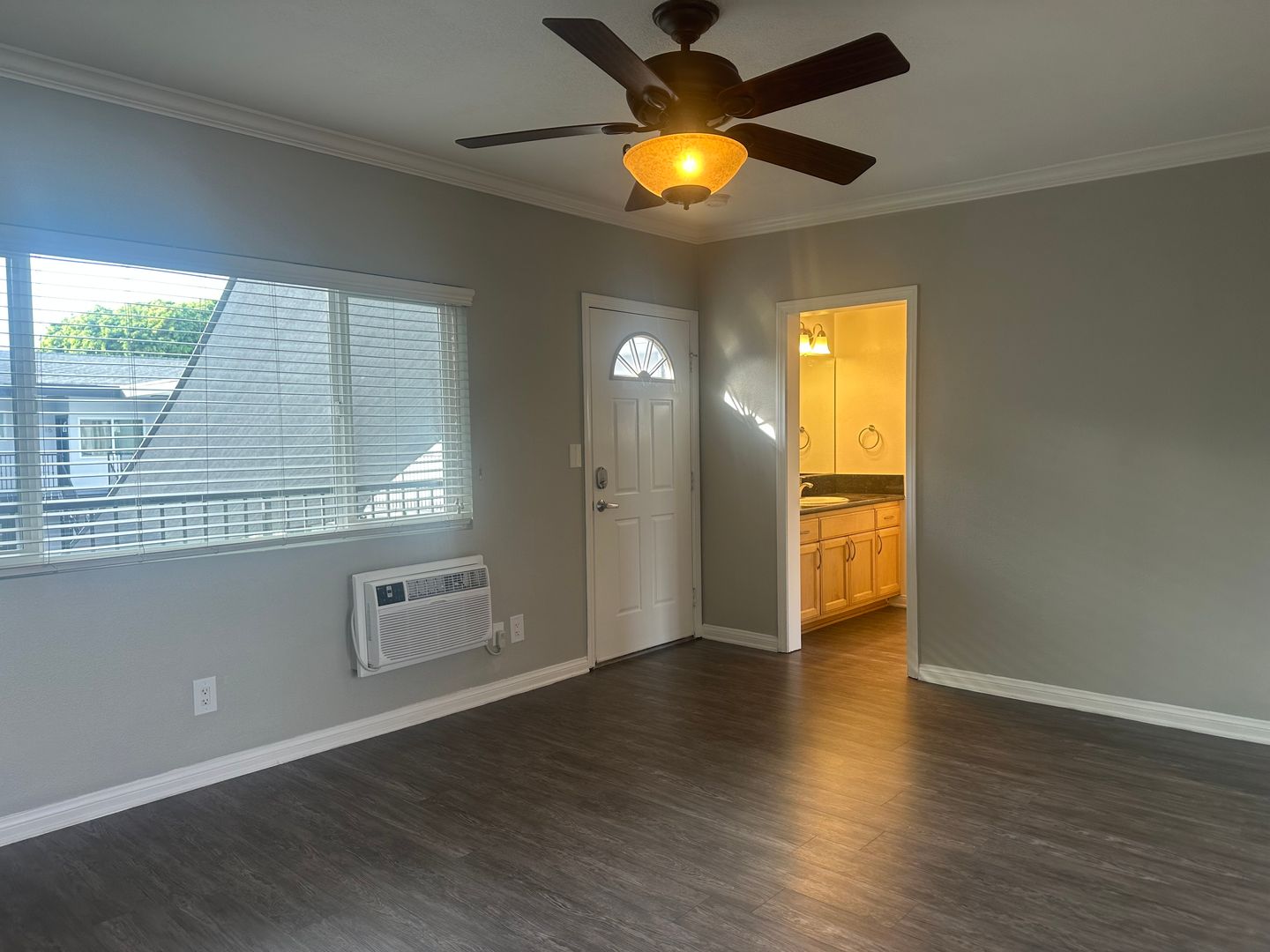 Paramount Apartment: 15940 Indiana Avenue