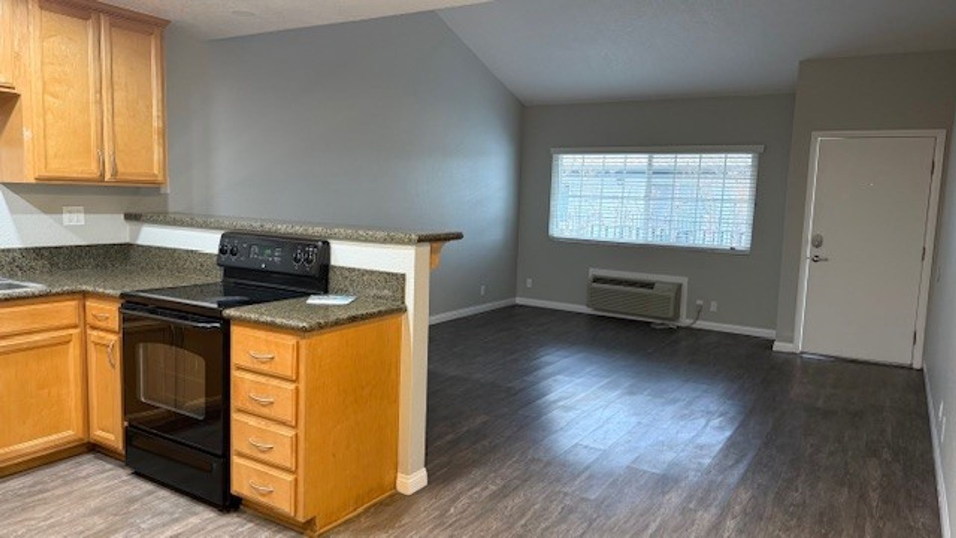 Anaheim Apartment: 2880 W. Ball Road