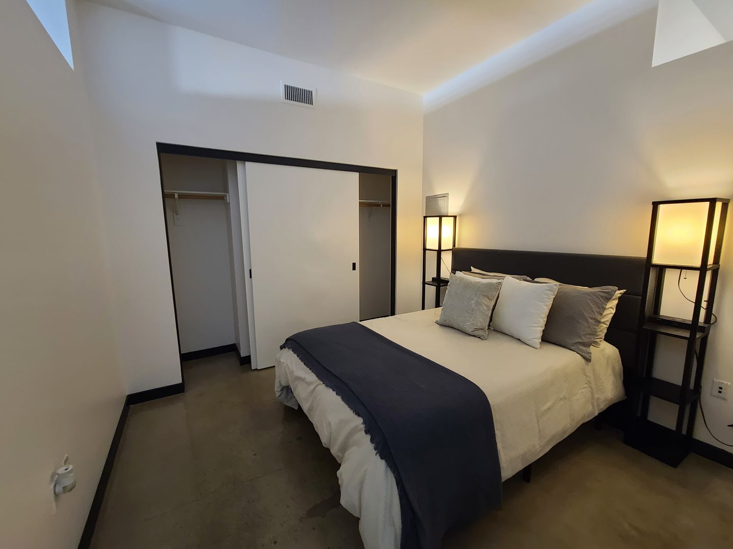 Long Beach Apartment: 100 Long Beach Blvd.