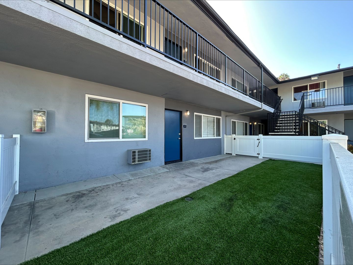 Long Beach Apartment: 1718 Ximeno Avenue