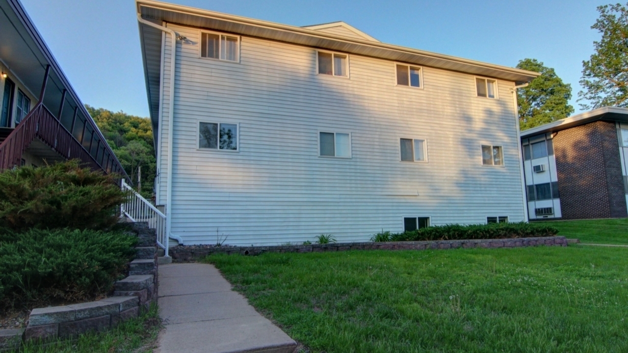 Eau Claire Apartment: 1211 South Dewey Street