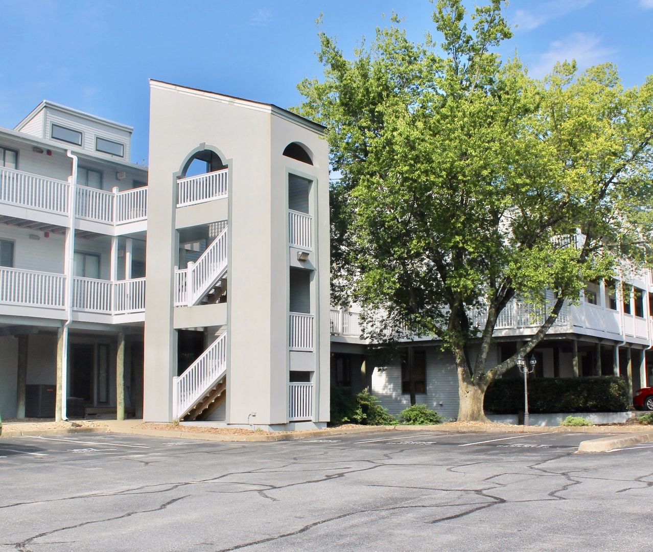 Virginia Beach Condo: 3200 Lynnhaven Dr.