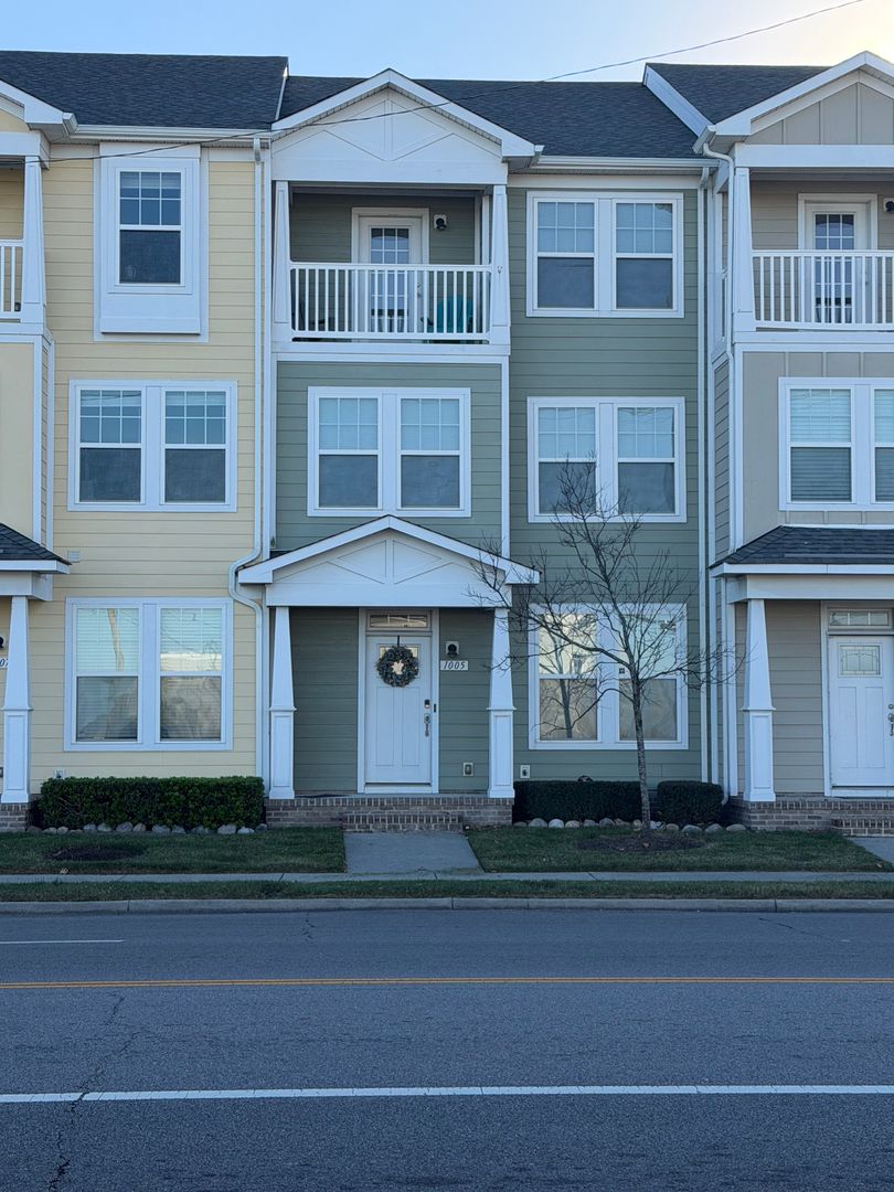 Norfolk House: 1005 E Ocean View Avenue