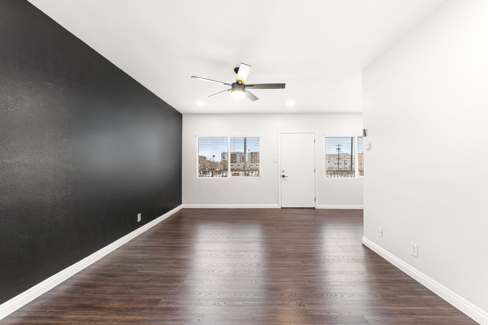Los Angeles Apartment: 710 West 27th Street