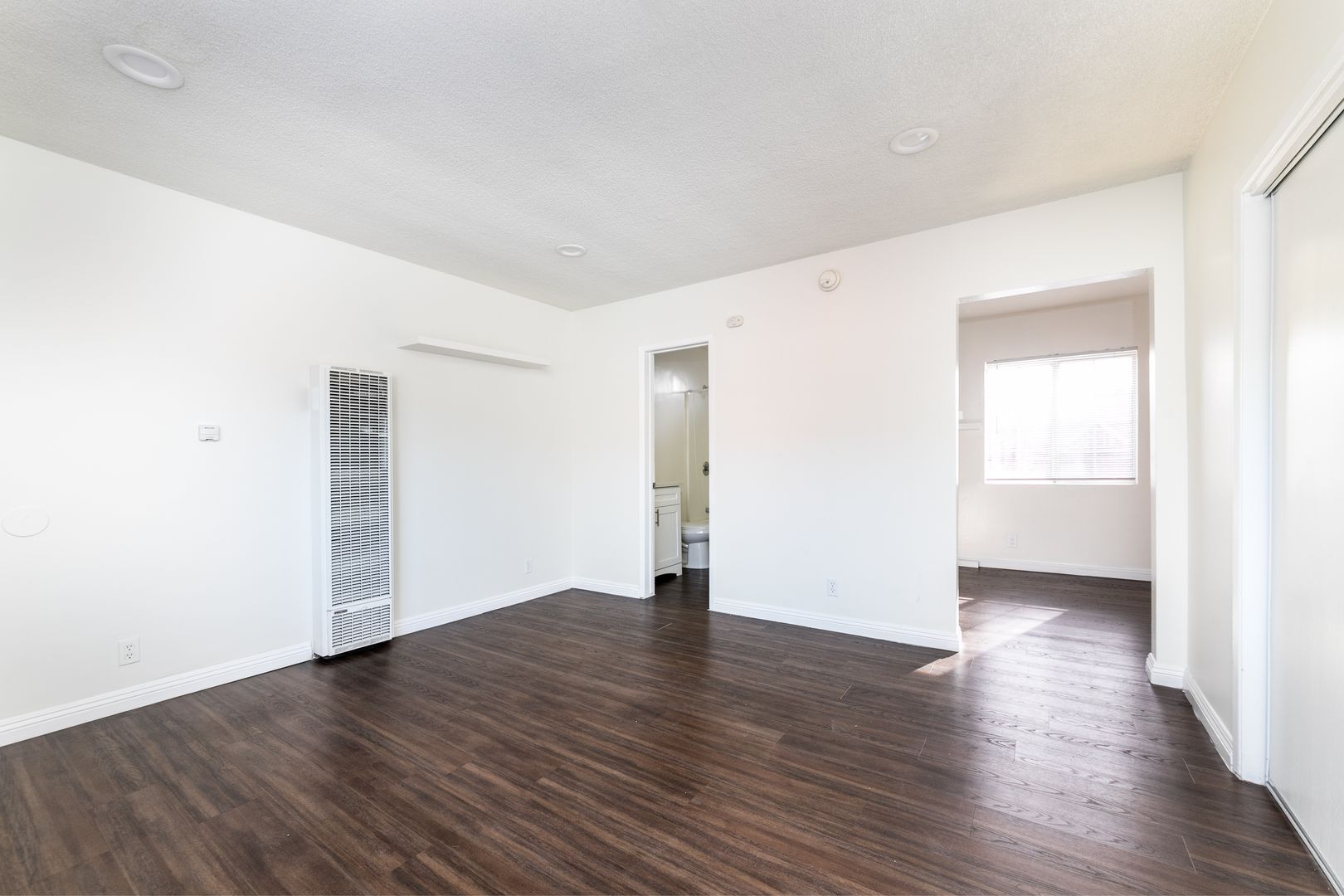 Los Angeles Apartment: 2831 Ellendale Place