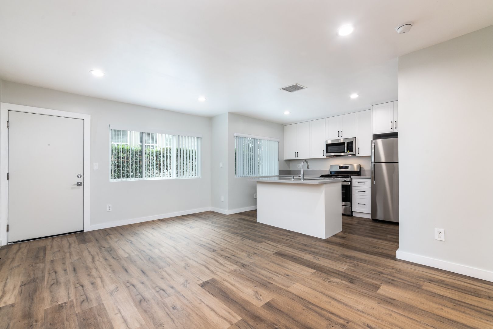 Los Angeles Apartment: 1282 West 29th Street