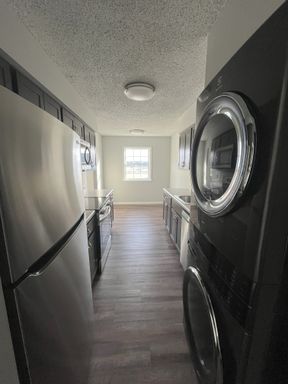 2 Bedroom, 1 Bathroom Apartment with Balcony
