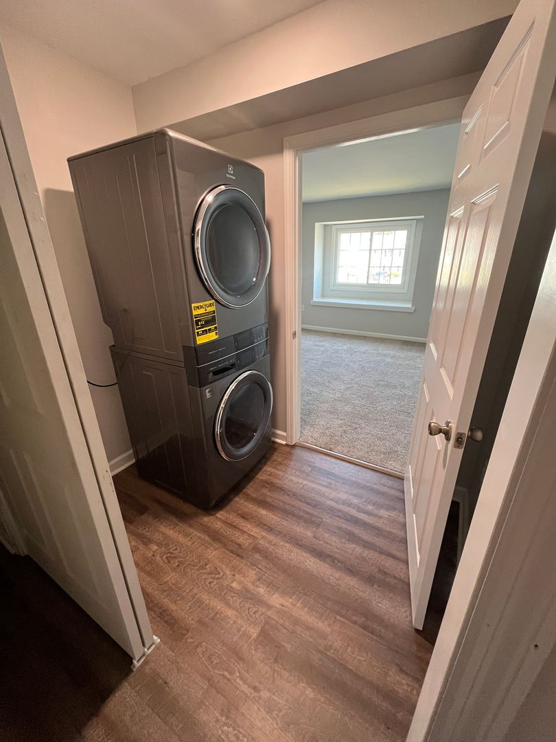 Delmar Apartment: 1 Juniper Drive