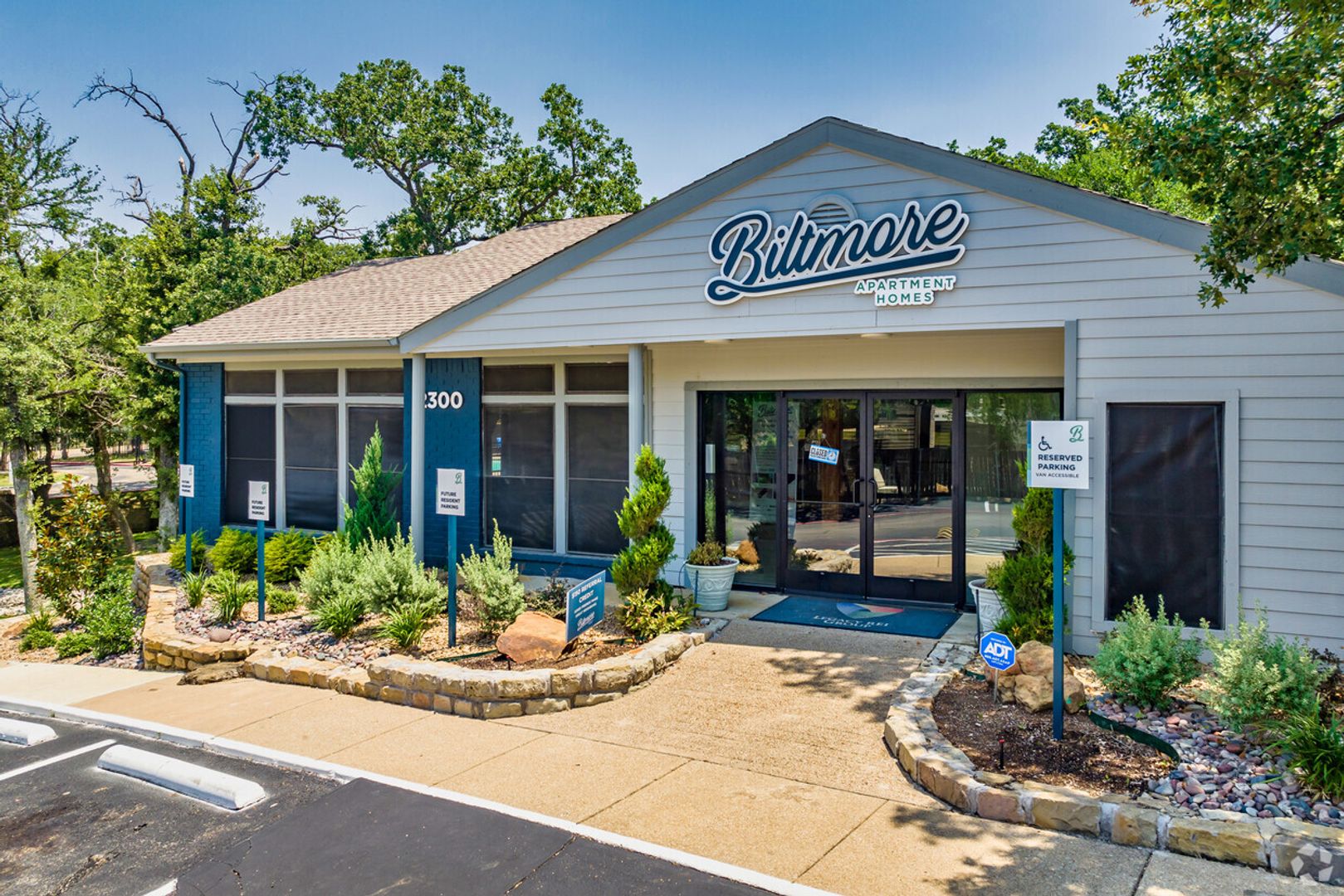 Arlington Apartment: 2300 Misty Ridge Cir