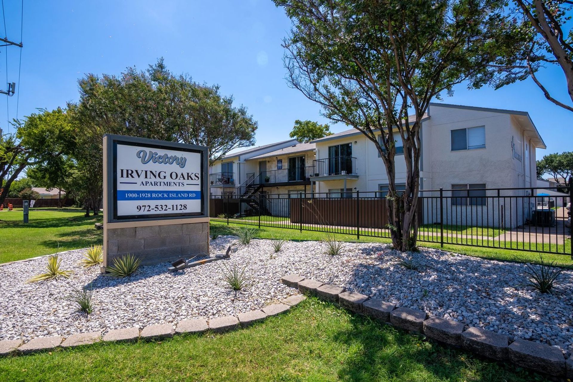 Irving Apartment: 1928 Rock Island Rd