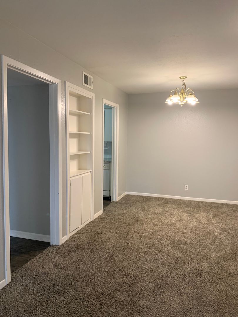 Longview Apartment: The Windsor Apartments