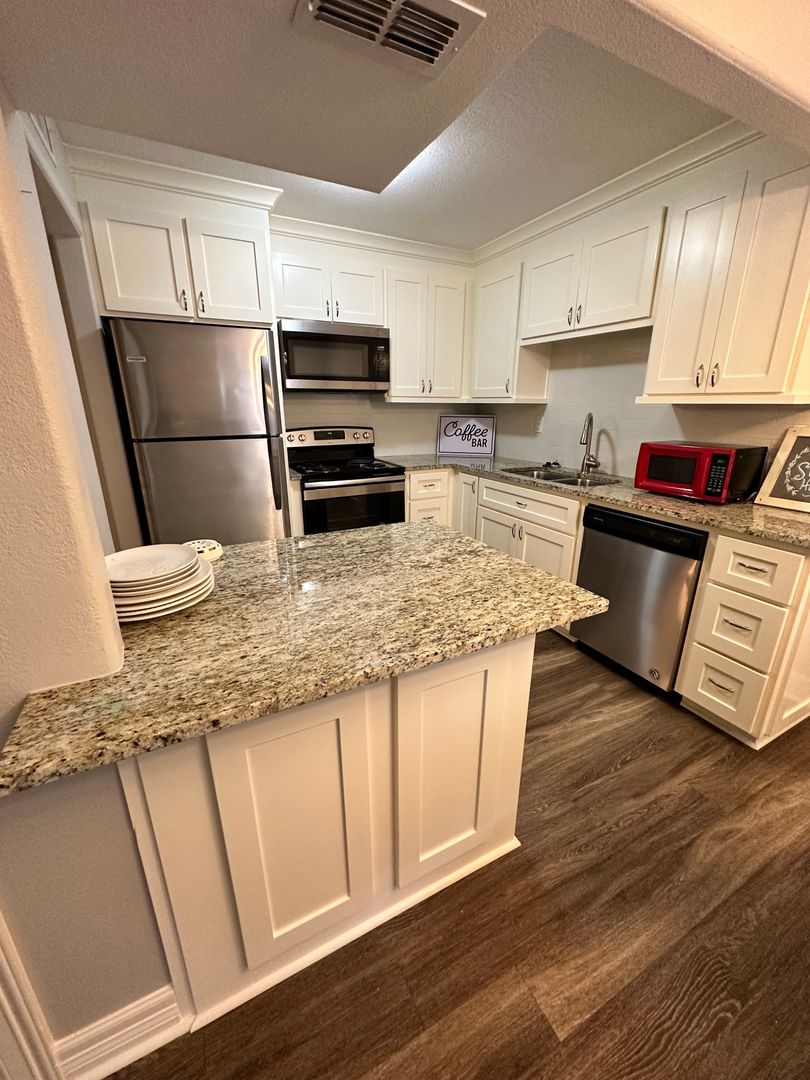 Longview Apartment: The Windsor Apartments