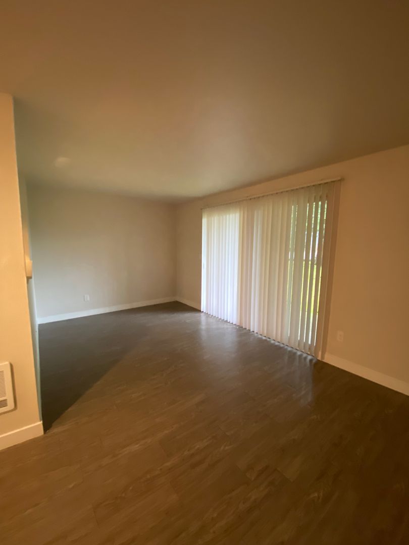 S20 Bayview East 3 of 6