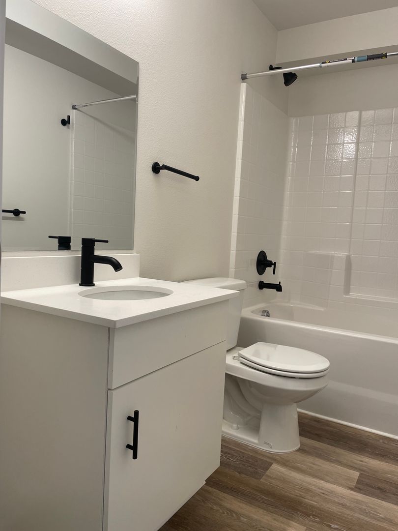 Seattle Apartment: 2222 SW Barton St