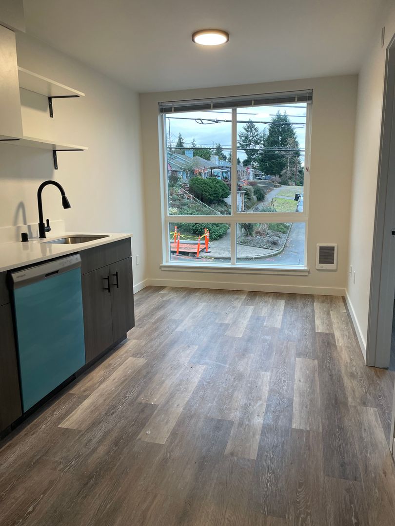 Seattle Apartment: 2222 SW Barton St