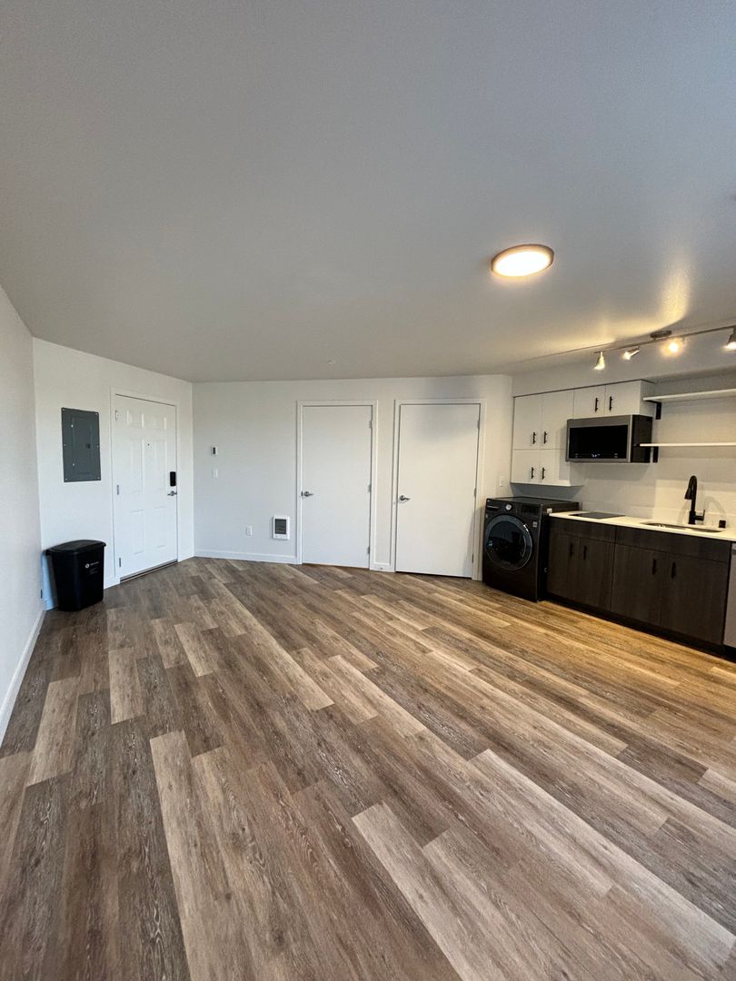 Laundry room at S28 Bode Westwood (2 of 3)