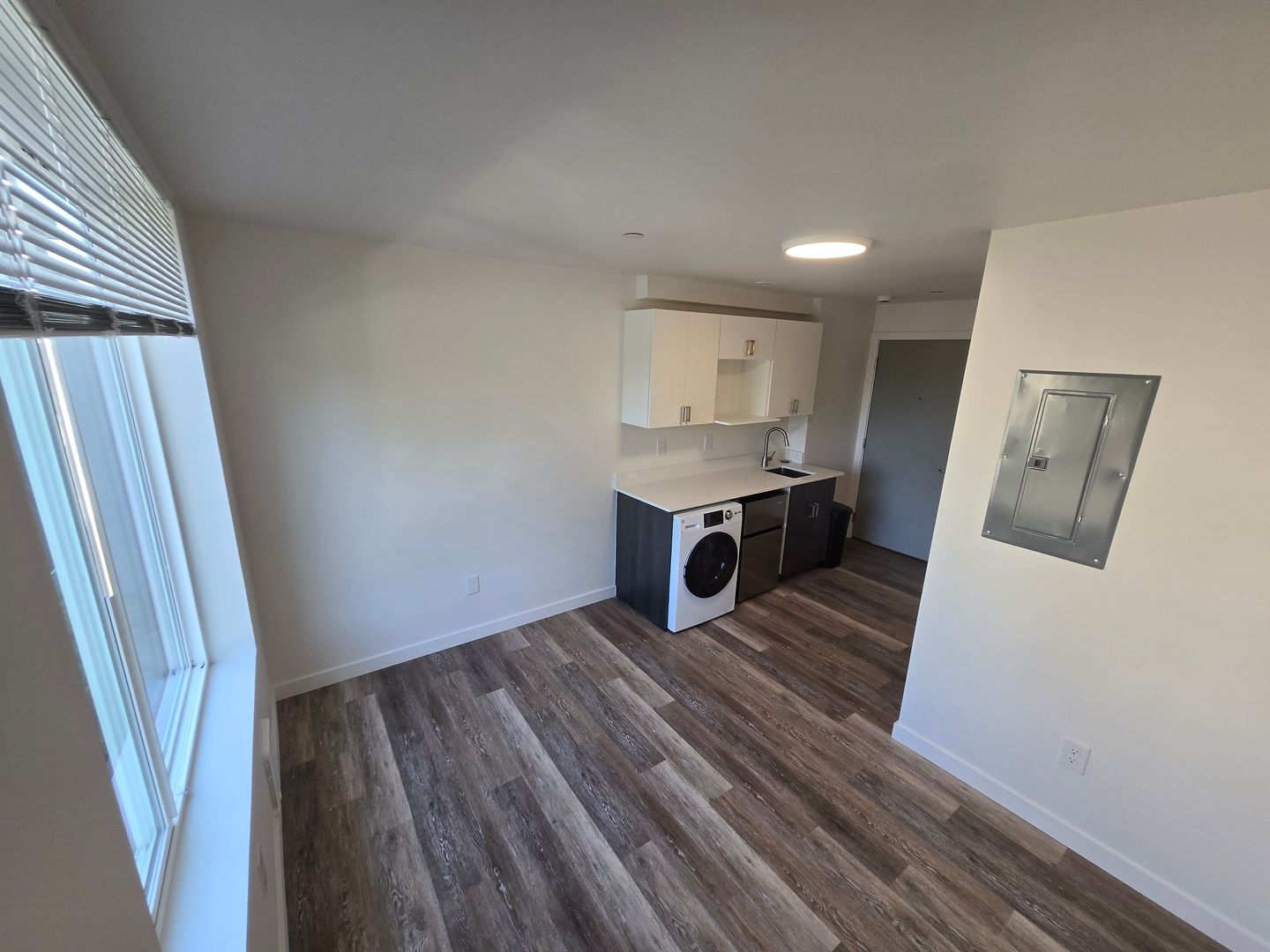 Seattle Apartment: 3050 SW Avalon Way